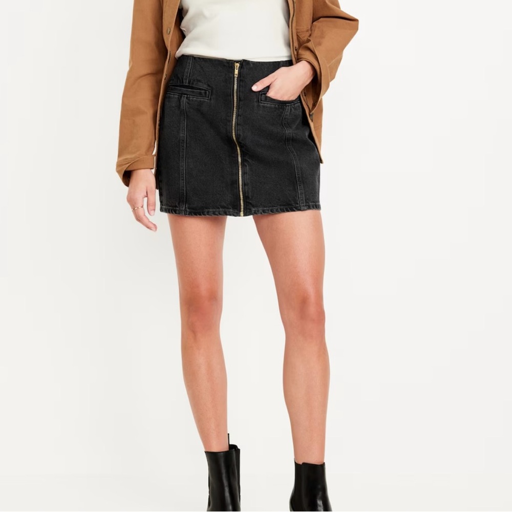 Old navy mid rise black jean skirt NEW with tags size 4